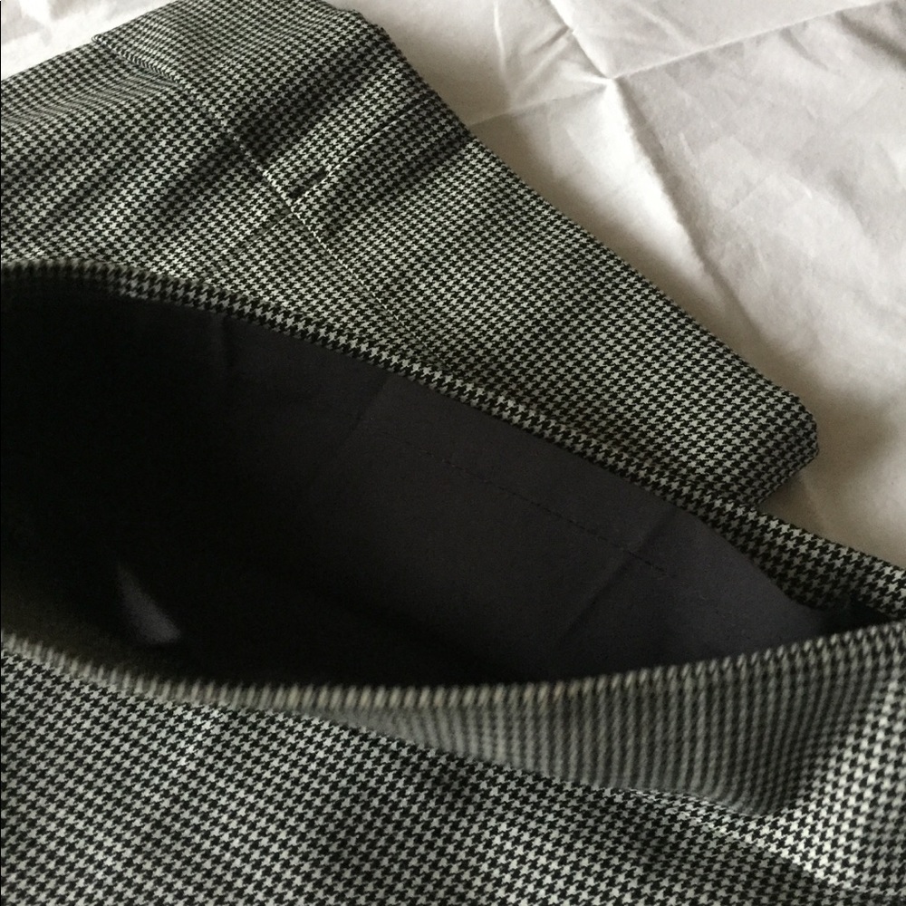 The Limited Houndstooth cuffed pants. Size 6. - Picture 5 of 6